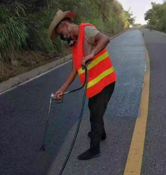 南宁路面喷涂翻新彩色步道施工方案