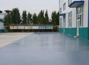 南宁彩色路面喷涂翻新的材料对冬季